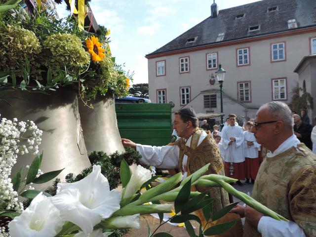 Paulus- und Theresenglocke: Die beiden neu gegossenen Glocken wurden beim Rupertifest eingeweiht.