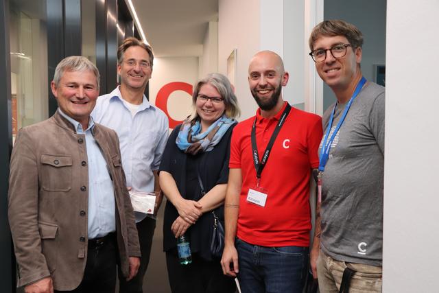Bürgermeister Erwin Diermayr, Gerald Stürzlinger, Ilse Burgstaller, Marian Doms und Harald Radi beim Tag der offenen Tür.