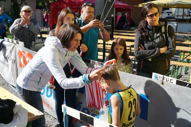 Rein ins Ziel und Medaille umgehängt: So wird die Begeisterung für den Laufsport gefördert. | Foto: Reichel