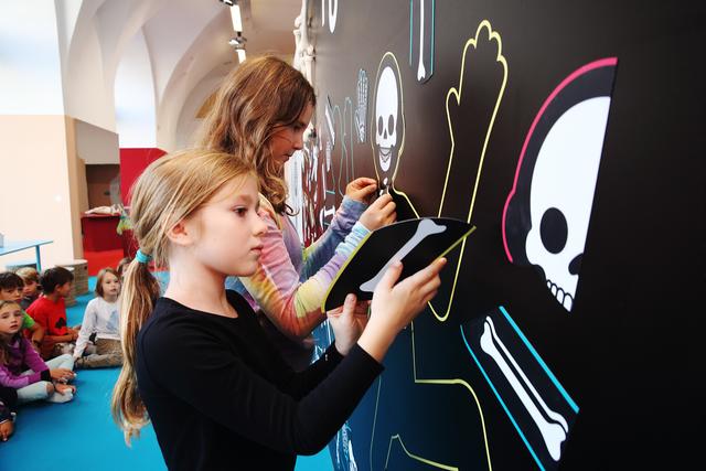 Foto: &lt;f&gt;Die neue Ausstellung im Zoom Kindermuseum&lt;/f&gt; führt vom "Rotzlabor" bis zur "Speiseröhrenrutsche".