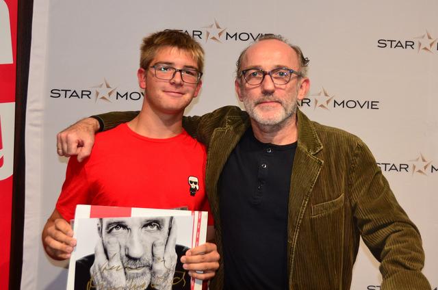 Moritz freut sich über ein weiteres Autogramm in seiner Sammlung...