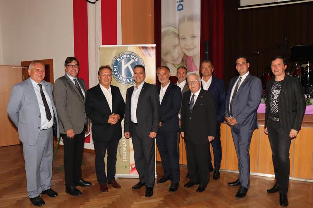 Die Herren vom Kiwanisclub Lipizzanerheimat mit BH Hannes Peißl | Foto: Cescutti