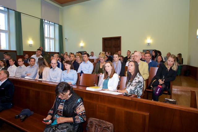 Großes Interesse an dem Prozess. Der Gerichtssaal ist voll.
