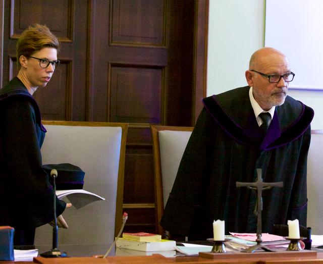 Richter Dr. Kurt Weisgram führt den Vorsitz.