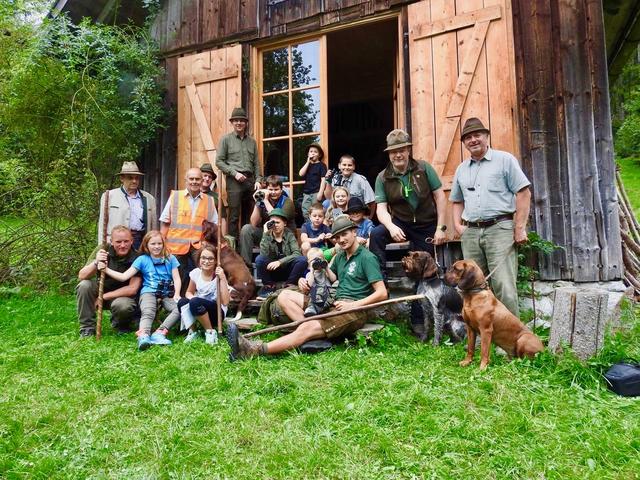 Die Mitglieder des Hubertusclubs Almtal haben sich zusammengeschlossen um im Sinne von Wild und Tradition Öffentlichkeitsarbeit zu leisten.