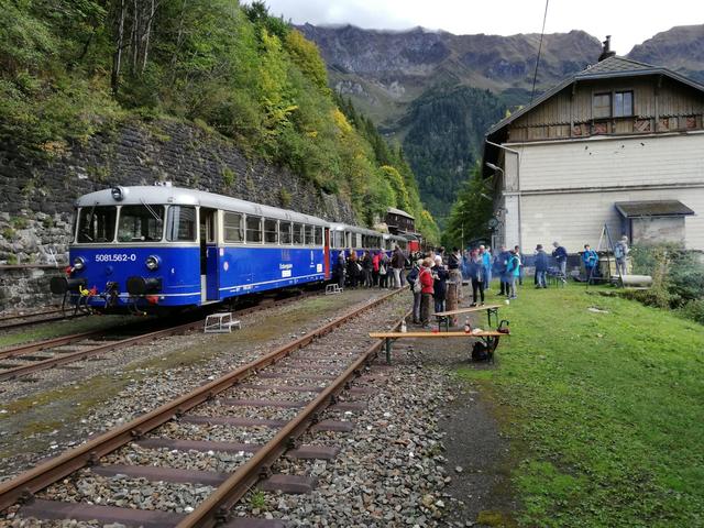 Zahlreiche Besucherinnen und Besucher nahmen an der Themenfahrt "Sturm und Maroni am Erzberg" teil.  | Foto: zVg
