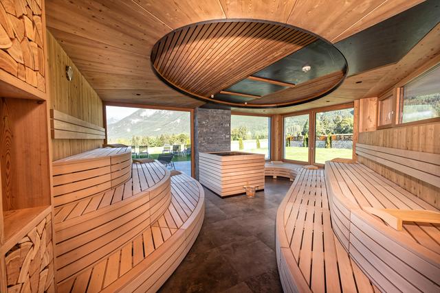 In der hauseigenen Saunalandschaft darf ganzjährig geschwitzt werden. | Foto: Holzleiten Bio Wellness Hotel