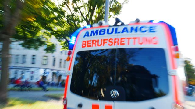 Wiener Berufsrettung und Wiener Berufsfeuerwehr retteten den verunglückten Bauarbeiter. | Foto: Berufsrettung Wien