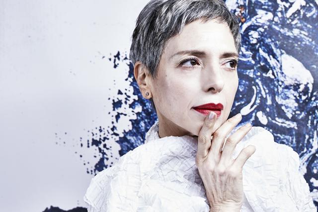 Gewinnspiel: Die bz verlost 5x2 Karten für Helen Schneider am 5. Oktober im MuTh. Die US-Gesangslegende hat ihre neue CD „Movin’ On“ im Gepäck.