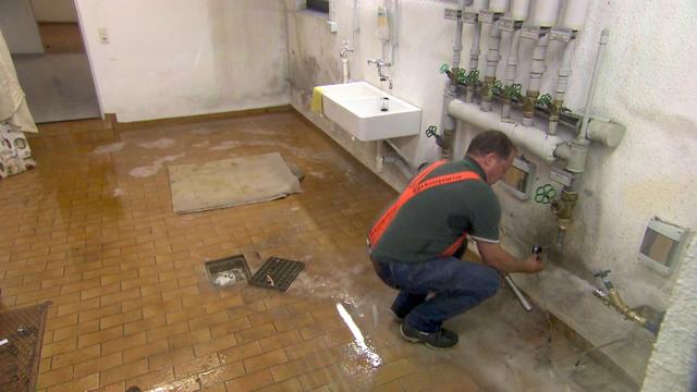 Für Bertram Zauchner wurde es eine besonders nasse Angelegenheit.  | Foto: SWR/Kimming Entertainment