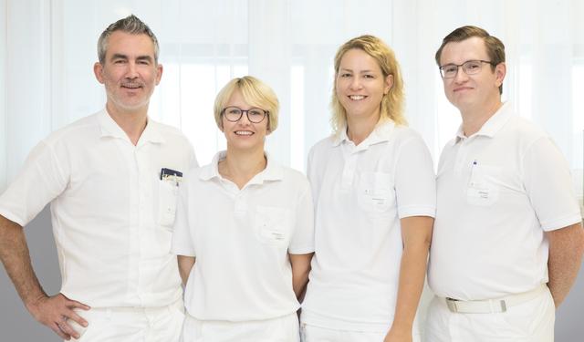 Die neuen Oberärzte Raimund Gattringer, Katharina Doneus, Viktoria Nader und Michael Schwab (v. l.).