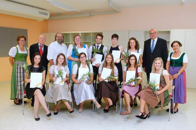 GuKPS Steyr und GuKPS Kirchdorf: 27 neu diplomierte Gesundheits- und ...