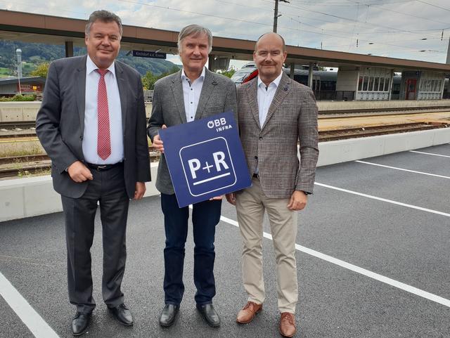 Infrastrukturlandesrat Günther Steinkellner (FPÖ), Bürgermeister Wolfgang Veitz (SPÖ) und Engelbert Haller (ÖBB) | Foto: ÖBB