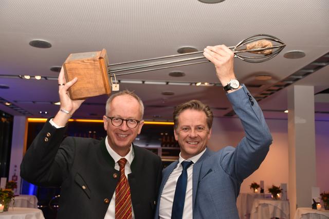 Das Projekt "Biosphere Lab Lungau" holte den Sieg für den Lungauer Regionalverband.  Manfred Sampl (Obmann RV Lungau) und Wolfgang Pfeifenberger . | Foto: Martin Schöndorfer