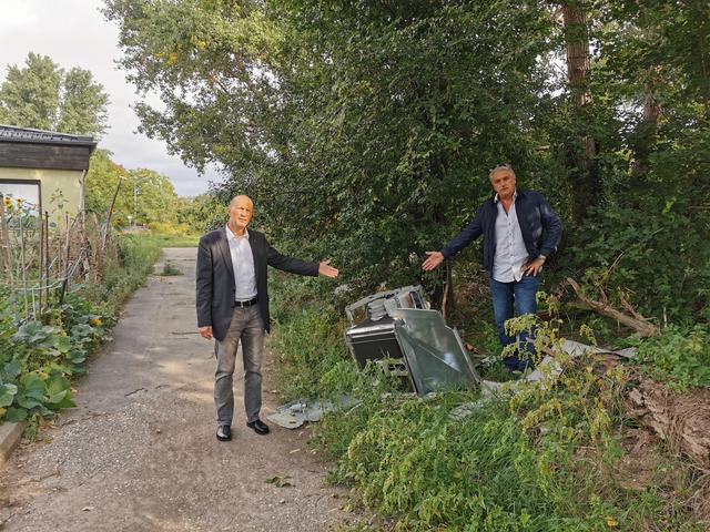 Waschmaschinen und Hausmüll wurden von Wolfgang Irschik und Karl Mareda am Notasylgelände gefunden.