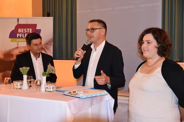 Soziallandesrat Christian Illedits, Harald Keckeis (Geschäftsführer der Pflege Service Burgenland GmbH) und die Pflege- und Sozialberaterin Sonja Simitz informierten über das Anstellungsmodell für pflegende Angehörige.