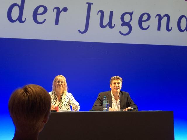 "Mehr Empathie wagen! – so lautet das heurige Motto", sagt Intendant Thomas Birkmeir (re.).