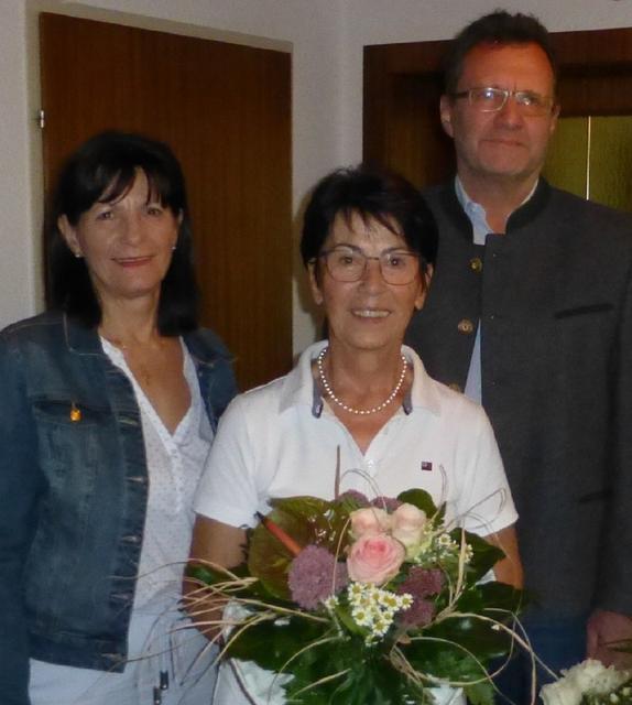 Elisabeth Brandl, Jubilarin Maria Chmel und Karl Ernd. | Foto: Gemeinde Inzersdorf-Getzersdorf