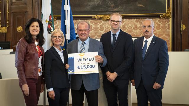 Landtagsabgeordnete Barbara Riener, Landtagspräsidentin Gabriele Kolar, Bürgermeister Karl Dobnigg, Stefan Lendl, Dirk Beckers (v.l.). | Foto: Land Stmk/Zehetner