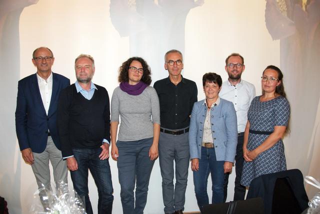 Alpinairum-GF Bgm. Toni Mattle mit Moderator Markus Schermer und den ExpertInnen Julianna Fehlinger, Christoph Winckler, Helga Brunschmid, Stephan Pöchtrager und Nadia Angelika Neuner Schatz (v.l.). | Foto: Othmar Kolp