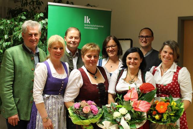 Bundesrat Martin Preineder, Landesbäuerin Irene Neumann-Hartberger, BBK-Obmann Josef Fuchs, Annemarie Hartberger, Gundi Szhin, Gebietsbäuerin Martina Karnthaler, Kammersekretär Ing. Christoph Edelhofer, Sonja Neubauer.