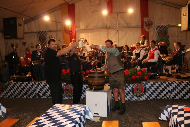 (vl.) Firmenchef Thomas Sonnweber, Wirt Wolfgang Lechleitner und Bgm. Hanspeter Ausserhofer