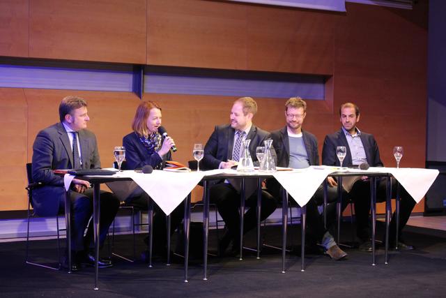 Markus Habisch, Simone Schmiedtbauer, Stefan Börger und Philipp Gufler beantworten Fragen zu aktuellen EU-Themen. (vl.)