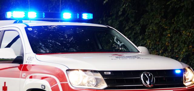Die Verletzte wurde vom Notarztwagen erstversorgt und mit der Rettung in das Unfallkrankenhaus Linz verbracht. | Foto: BRS