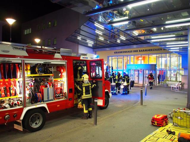 Im Krankenhaus der Barmherzigen Brüder Eisenstadt brannte es in einem Zimmer. | Foto: Bezirksfeuerwehrkommando Eisenstadt-Stadt