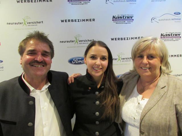 Franz und Hildegard Schmid mit Tochter Karin, die den elterlichen Betrieb übernimmt. 