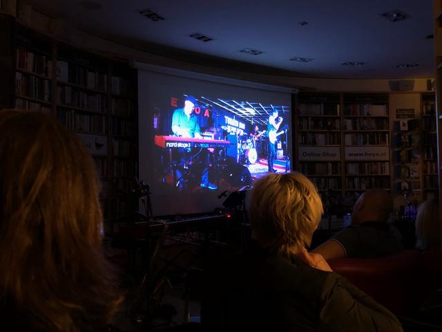 Präsentation der Live-DVD der Tobacco Road Blues Band in der Buchhandlung Heyn in Klagenfurt  | Foto: Lehner