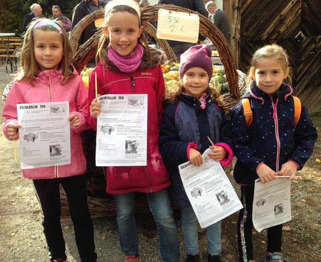 Rätselralley durch den Himmelkeller beim Regionsfest in Kronberg: die vier vifen Mädchen Alina, Mia, Lara und Elisa knackten alle harten Rätselnüsse.