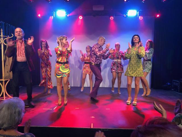 Die Musicalfactory im Seventies- und Disco-Fieber: "Steck dir deine Sorgen an den Hut" | Foto: Lehner