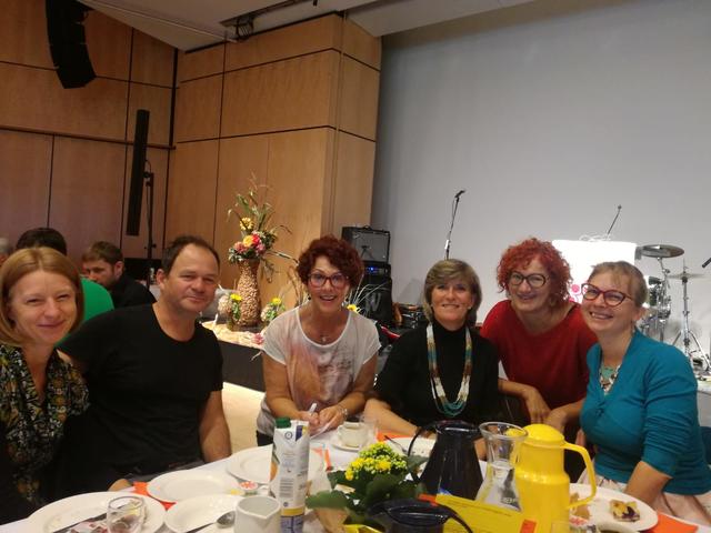 Foto: v.l.n.r.: Tina und Markus Hirtler, Organisatorin Gabriele Rotzler, die Gemeinderätinnen Christine Mirnig, Isabella Rauter und Katrin Nießner. | Foto: KK/Privat