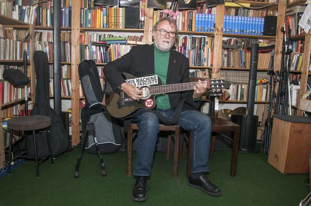 In Alberts Bücherladen konnte man Musikinstrumente ausprobieren. | Foto: Wolfgang Unger