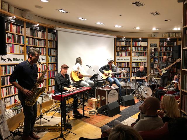 Präsentation der Live-DVD der Tobacco Road Blues Band in der Buchhandlung Heyn in Klagenfurt  | Foto: Lehner