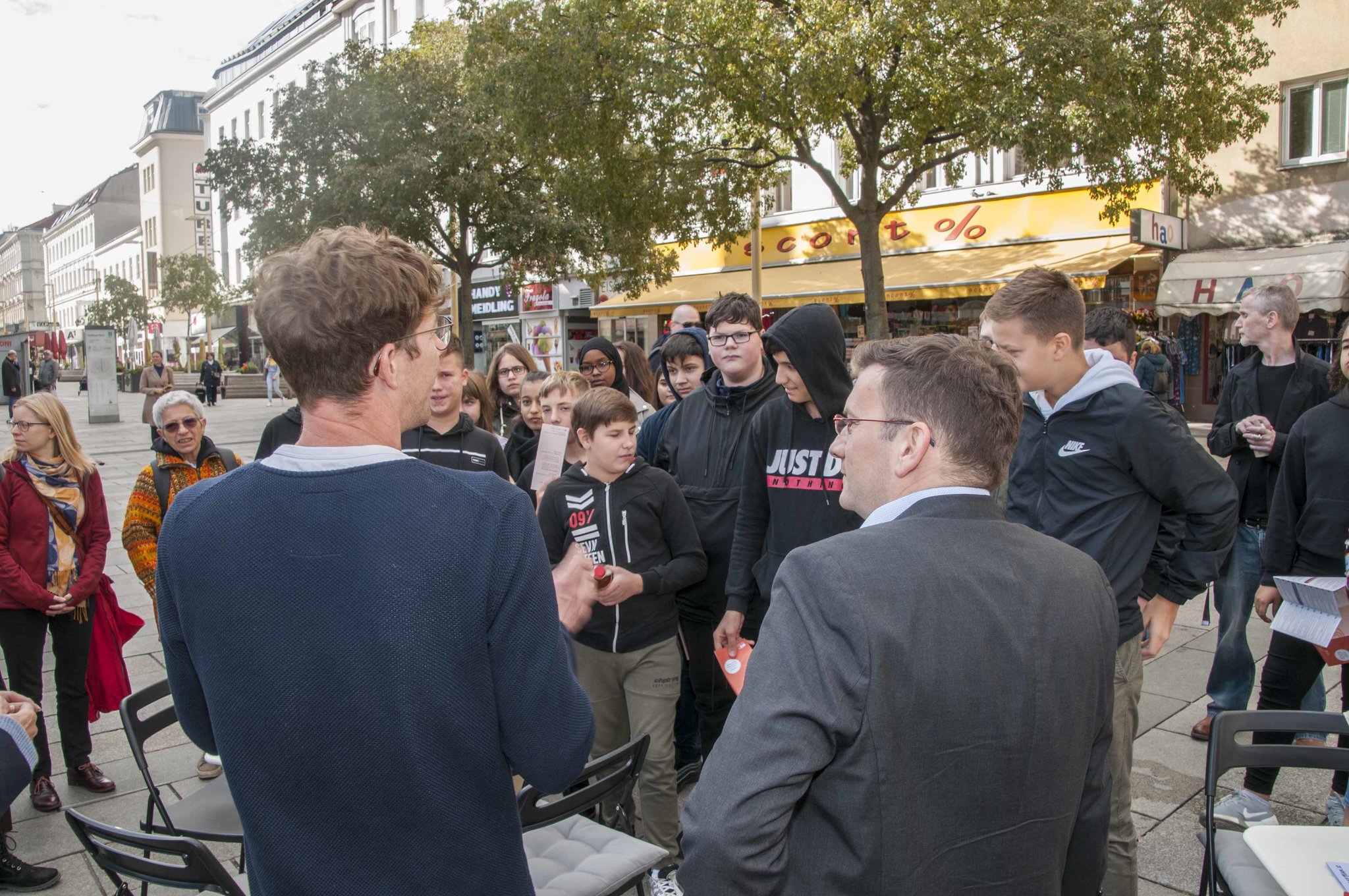 Hier finden Sie ffnungszeiten, Telefonnummer und weitere Infos zu: INTERSPAR HYPERMARKT in 1120 Wien-Meidling, Niederhofstrae 23. INTERSPAR Meidling, Wien - 1120 - Niederhofstrae 23