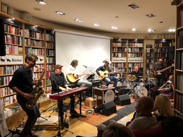 Präsentation der Live-DVD der Tobacco Road Blues Band in der Buchhandlung Heyn in Klagenfurt  | Foto: Lehner