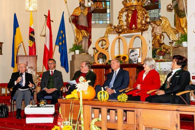 Die Diskussionsrunde in der Pfarrkirche | Foto: Franz J. Ganser