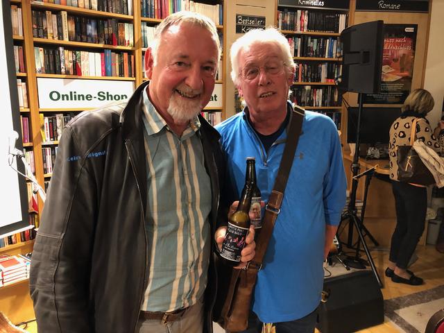 Willy Haslitzer und Gerd Obersteiner bei der Präsentation der Live-DVD der Tobacco Road Blues Band in der Buchhandlung Heyn in Klagenfurt | Foto: Lehner