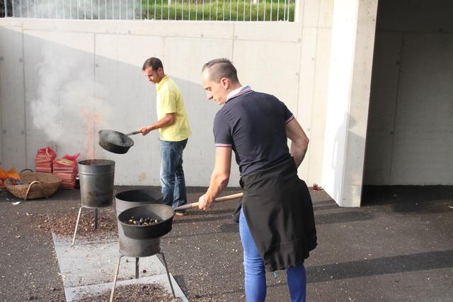 Im Raiffeisenhof gab es Kastanien und Sturm