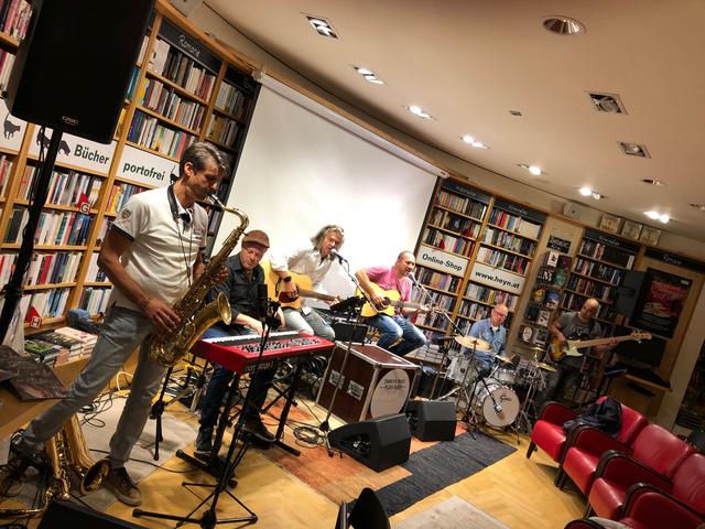 Soundcheck vor der Präsentation der Live-DVD der Tobacco Road Blues Band in der Buchhandlung Heyn in Klagenfurt | Foto: Lehner