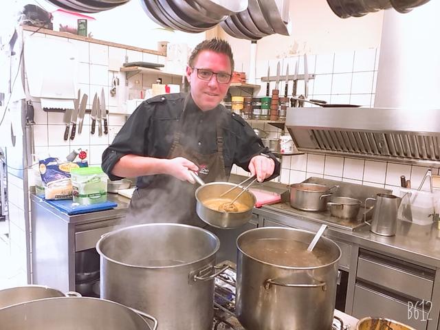 Chef Jürgen Lonsing verarbeitet ausschließlich regionale Produkte – natürlich auch beim Wild.