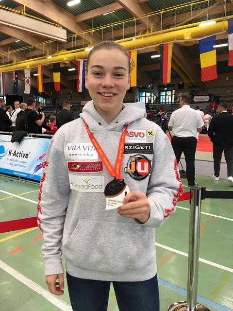 Anna Fuhrmann freut sich über ihren ersten Grand Slam Titel.  | Foto: Fuhrmann