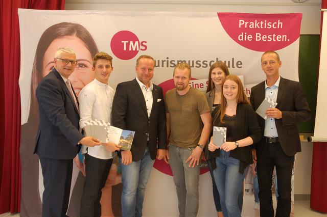 Gusto auf die Spitzengastronomie: Fachvorstand Johann Habegger, Moritz Lenk, Hubert Wallner, „Südsee“-Küchenchef Marco Rabensteiner, Tanja Bernhuber, Marlene Döller sowie Direktor Michael Hörhan (v. li.). | Foto: HAIDERER