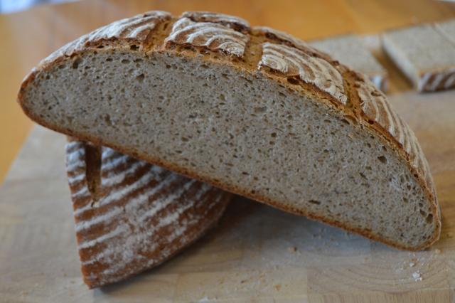 Klassisches Bauernbrot ist immer ein Genuss und ein Klassiker unter den bäuerlichen Broten.