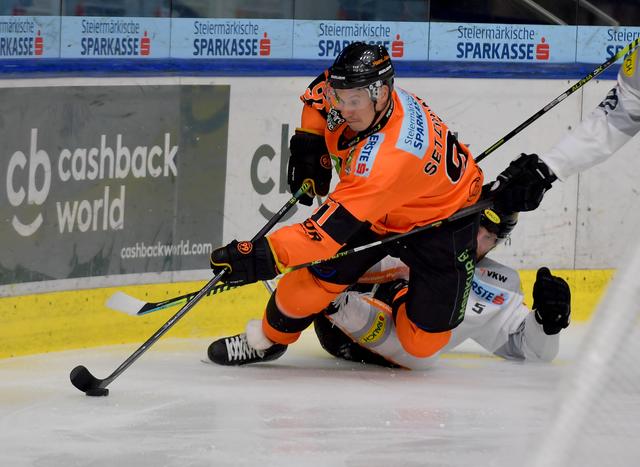 Immer mit vollem Einsatz voran: der Kapitän der Graz 99ers-"Eishackler" Oliver Setzinger | Foto: GEPA