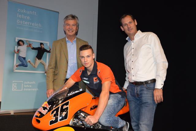z.l.ö. Präsident Werner Steinecker mit KTM-Lehrling Lasse Braun und KTM AG Vorstandsmitglied Viktor Sigl.