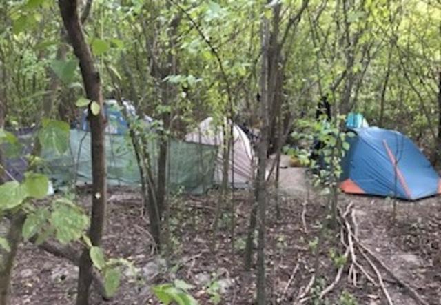 Das Zeltlager auf der Donauinsel wurde von einer Passantin entdeckt. Danach rückte das Stadtpolizeikommando Donaustadt an.