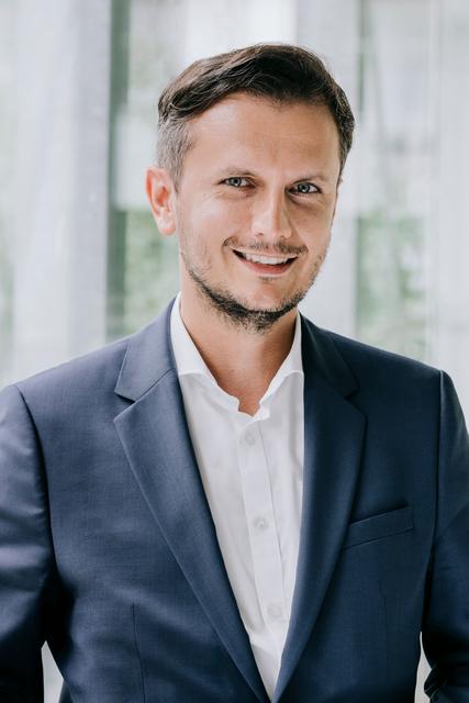 Bringt frischen Wind in die Holding-Kommunikation: Marketingleiter Richard Peer.